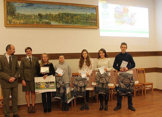Reprezentacja Szkoły Podstawowej w Silnie. Uczniów do konkursu przygotowała Pani Barbara Szczęsna.