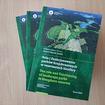 Monografia naukowa pt. „Rola i funkcjonowanie parków krajobrazowych w rezerwatach biosfery” grafika