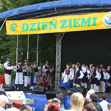 Grafika Festyn z okazji Dnia Ziemi w Tucholi