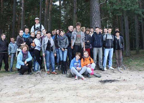 Uczestnicy akcji "Sprzątanie Świata" z ZSP nr 1 w Chojnicach grafika