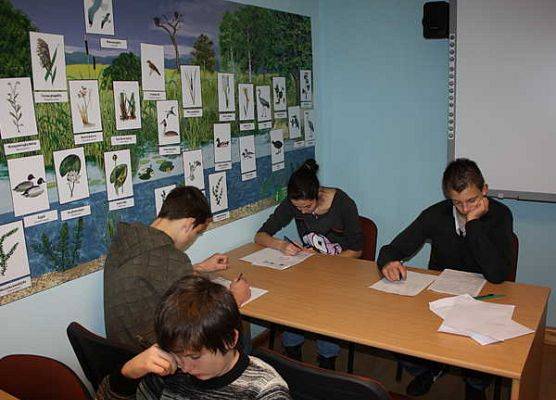 Uczniowie z Gminy Chojnice w siedzibie Zaborskiego Parku Krajobrazowego w Charzykowach grafika