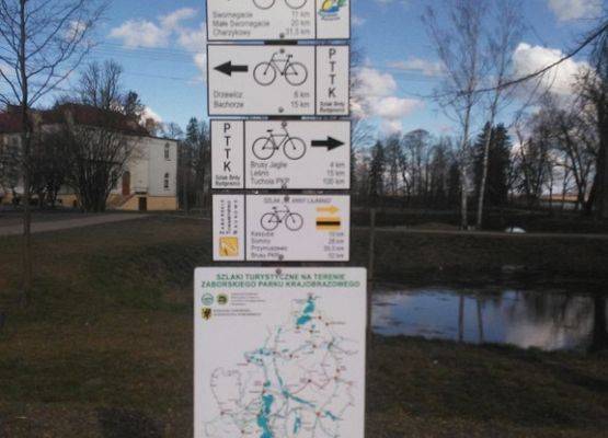 Węzły integrują sieć szlaków turystycznych na terenie Zaborskiego Parku Krajobrazowego, w tym szlaki rowerowe Kaszubskiej Marszruty, PTTK i Zaborskiego Towarzystwa Naukowego z Brus