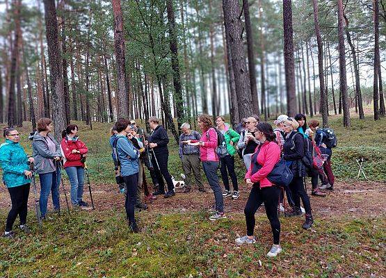 Uczetnicy Spaceru z okazji Dnia Parków Krajobrazowych fot. Maria Fojt