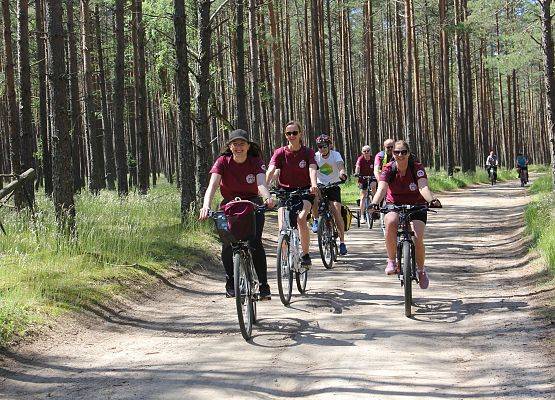 Fotorelacja z XIV Rajdu Ekoturystycznego. Na zdjęciach uczestnicy rajdu na trasach pieszych i rowerowych.