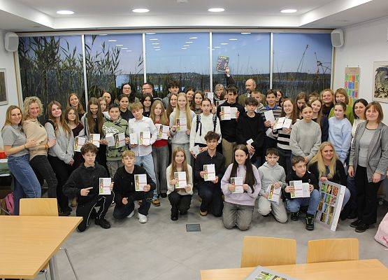 Uczestnicy etapu gminnego konkursu „Poznajemy Parki Krajobrazowe Polski” Zdjęcie zbiorowe uczestników etapu gminnego konkursu „Poznajemy Parki Krajobrazowe Polski”