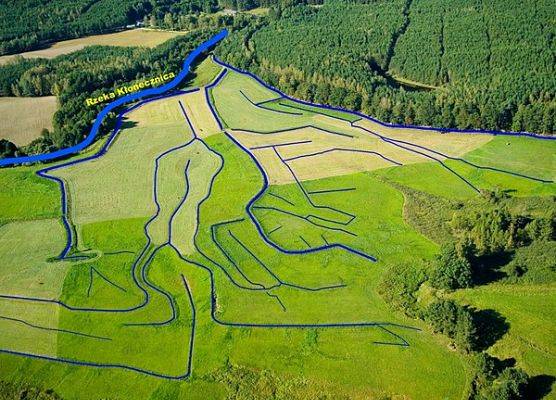 Sieć rowów nawadniających w dolinie Kłonecznicy fot. udostępniona przez N-ctwo Przymuszewo
